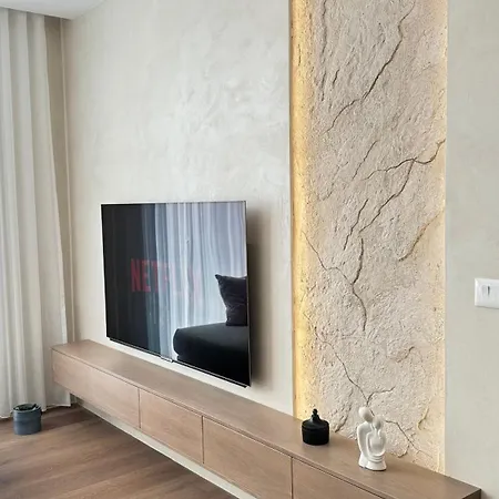 Sea View Flat With Jacuzzi Appartamento Durrës
