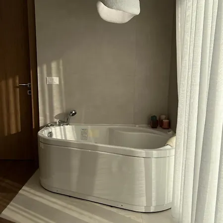 Sea View Flat With Jacuzzi